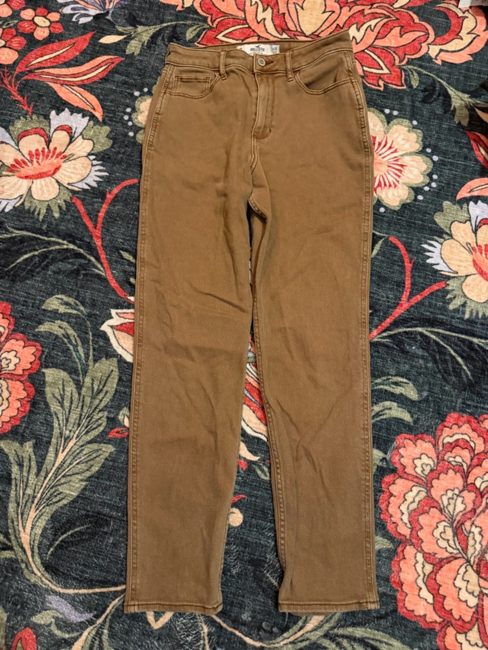 3/$25 🌰 Hollister Curvy High Rise Mom Jeans Size 26x27 Brown